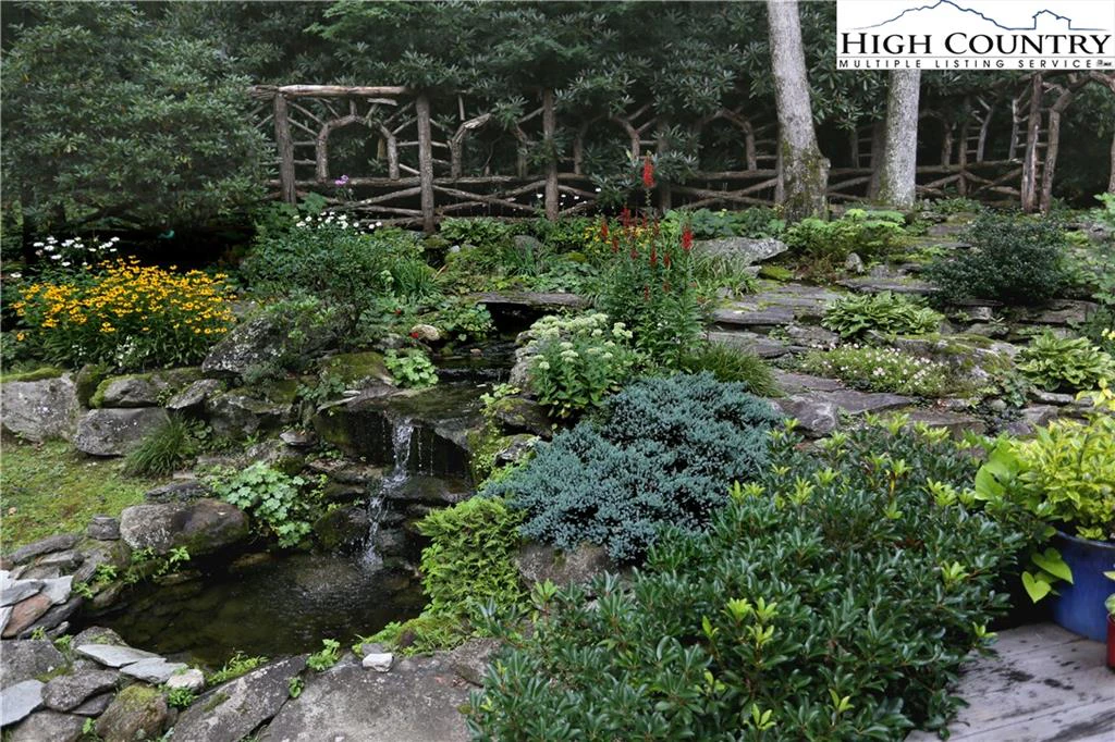 Image number 19 for the current listing