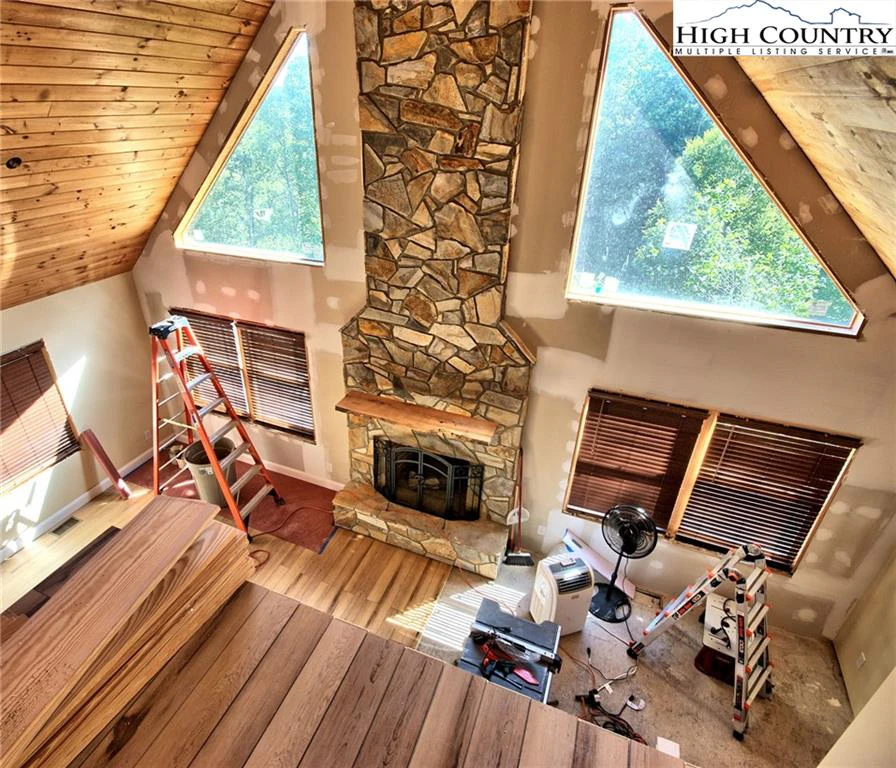 Image number 1 for the current listing