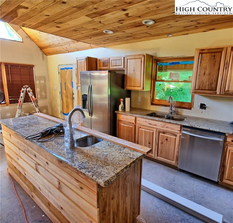 Image number 2 for the current listing