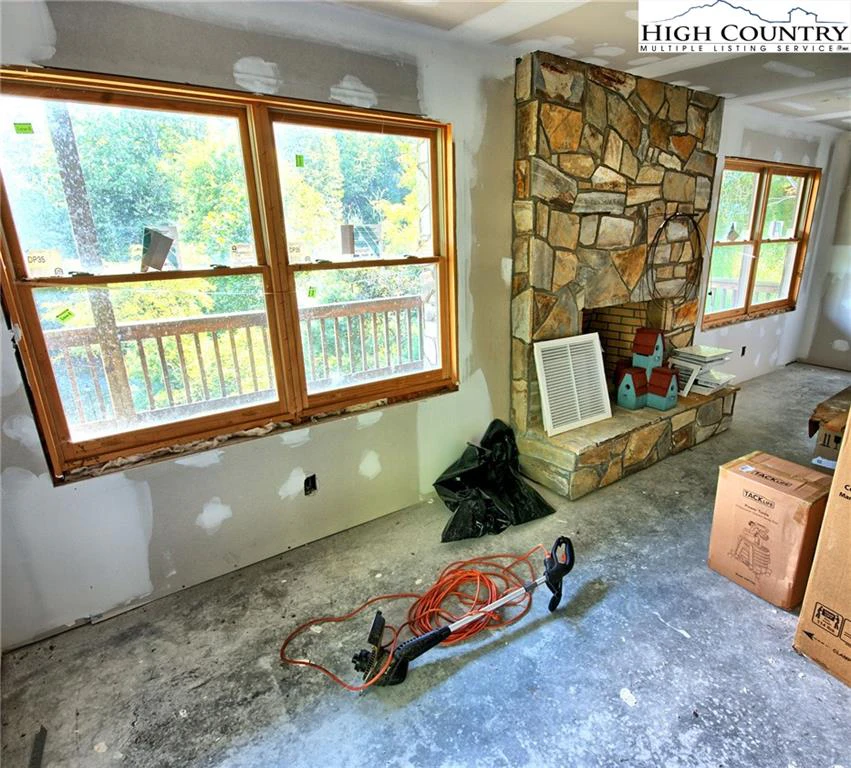 Image number 7 for the current listing