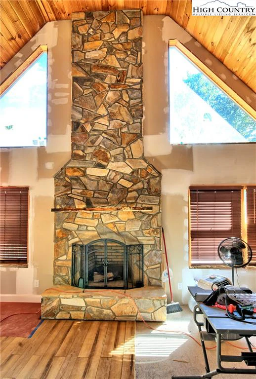 Image number 20 for the current listing