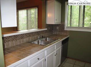 Image number 11 for the current listing