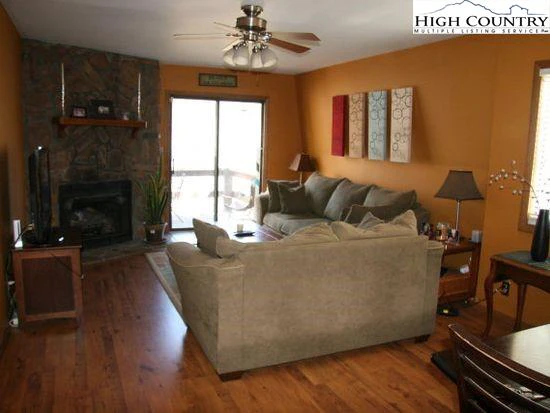 Image number 5 for the current listing