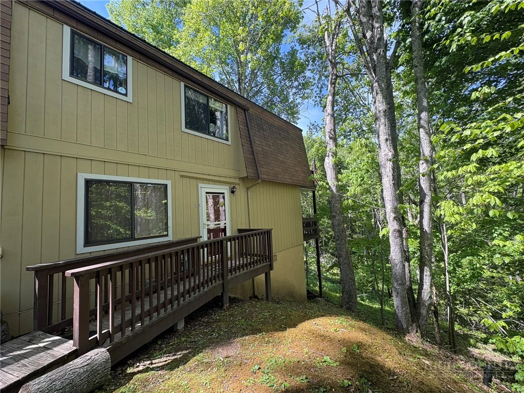 Image number 17 for the current listing