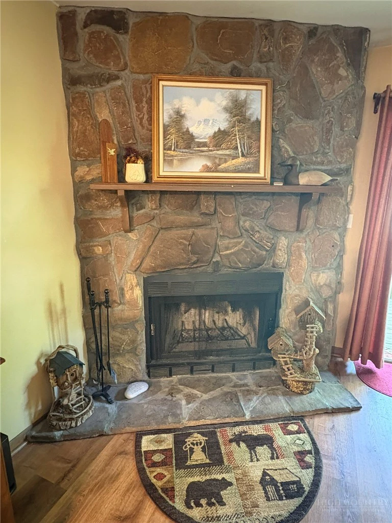 Image number 14 for the current listing