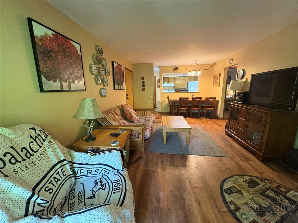 Image number 13 for the current listing