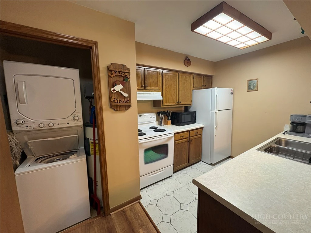 Image number 2 for the current listing