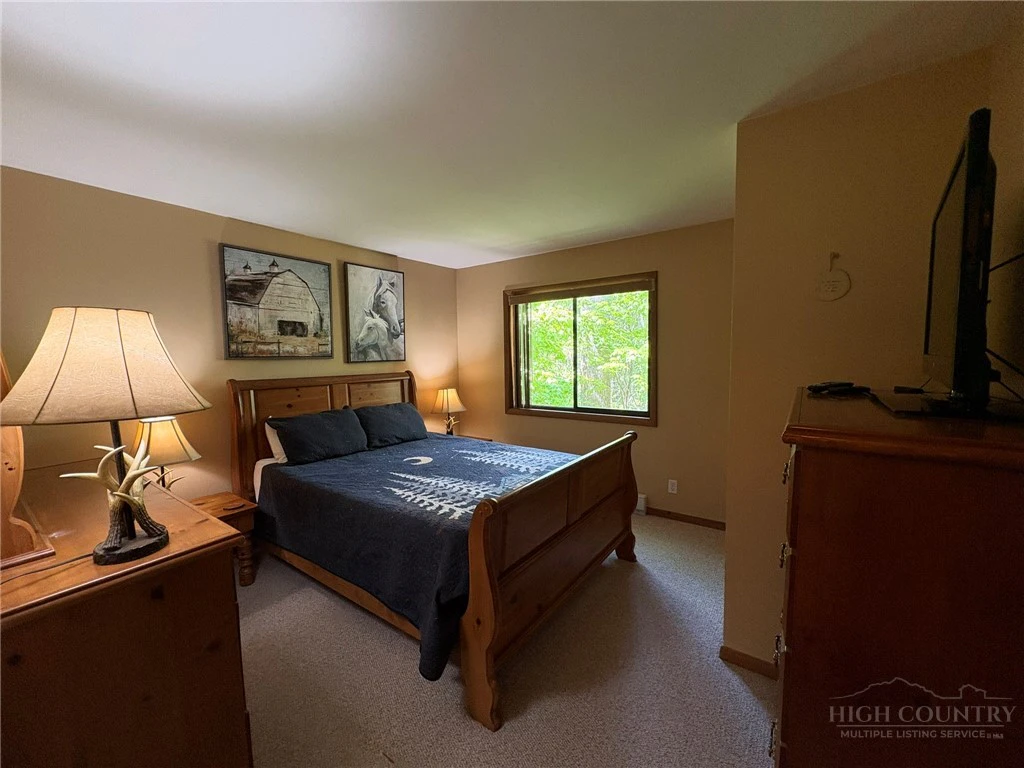 Image number 9 for the current listing