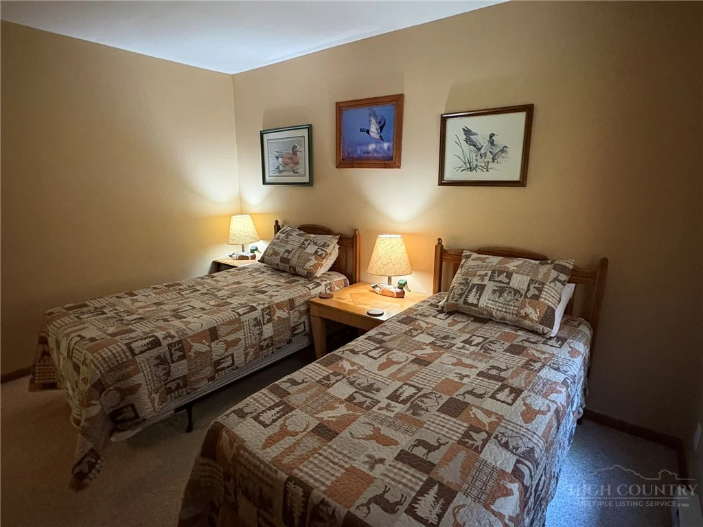 Image number 7 for the current listing