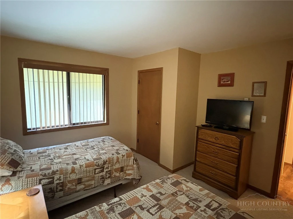 Image number 6 for the current listing