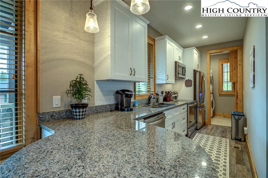 Image number 18 for the current listing