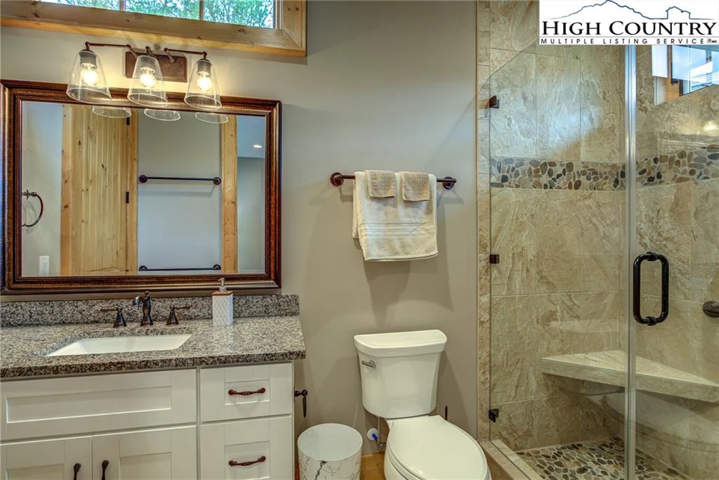 Image number 2 for the current listing