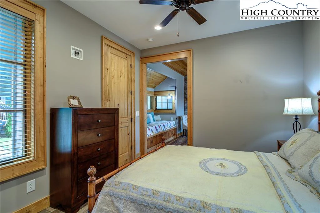 Image number 16 for the current listing