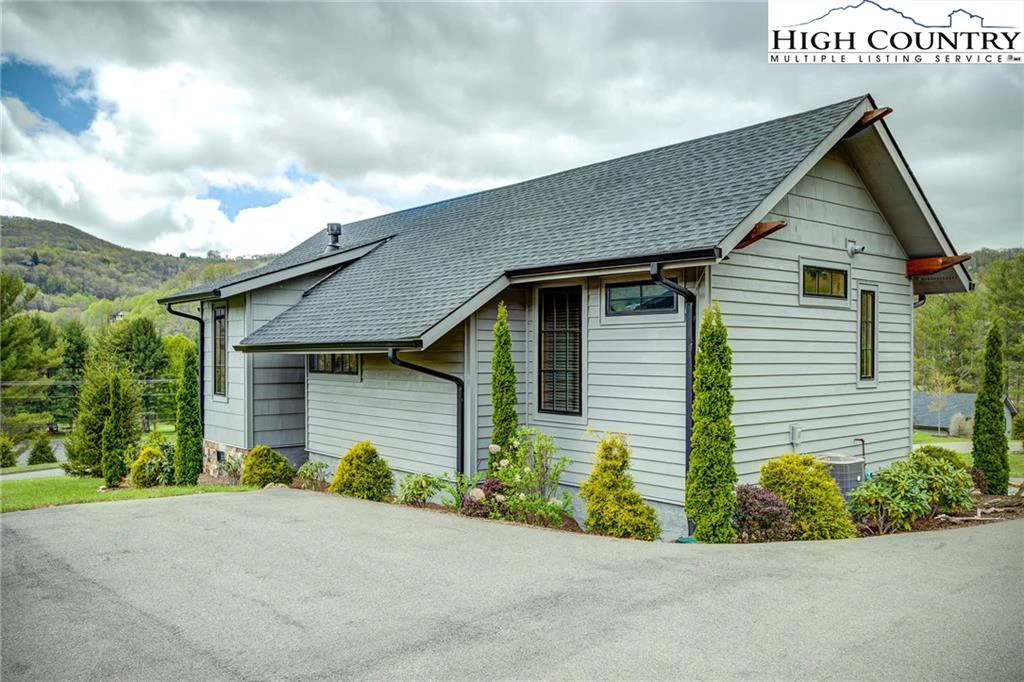 Image number 7 for the current listing