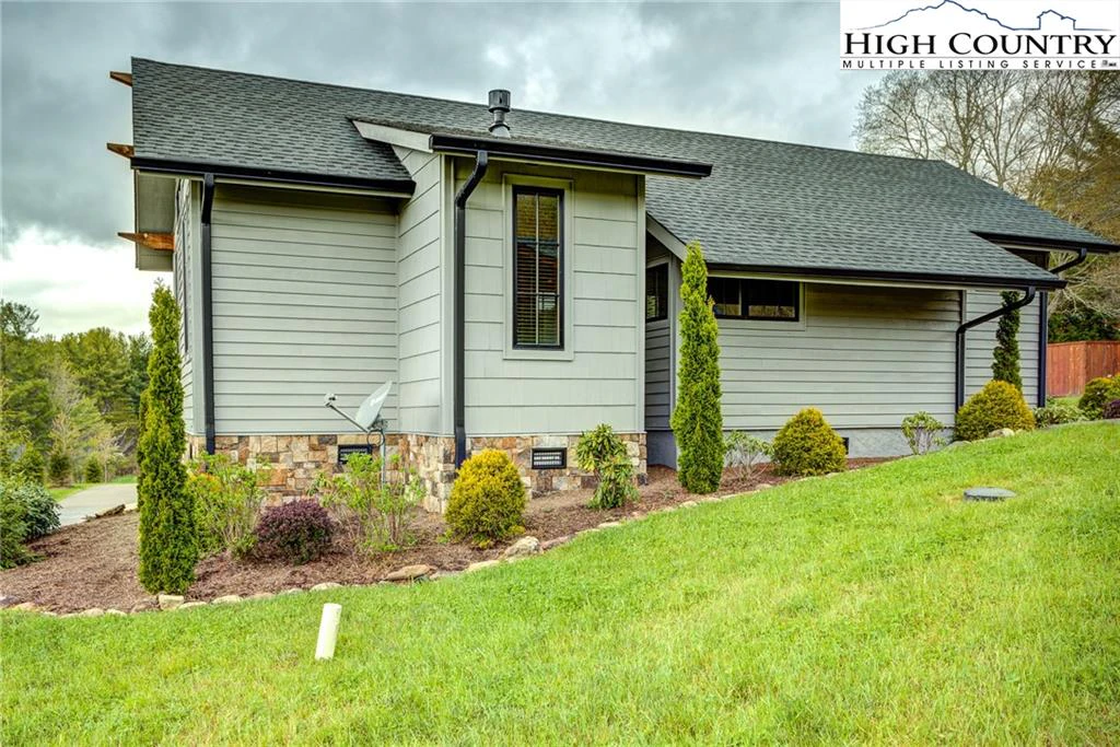 Image number 4 for the current listing
