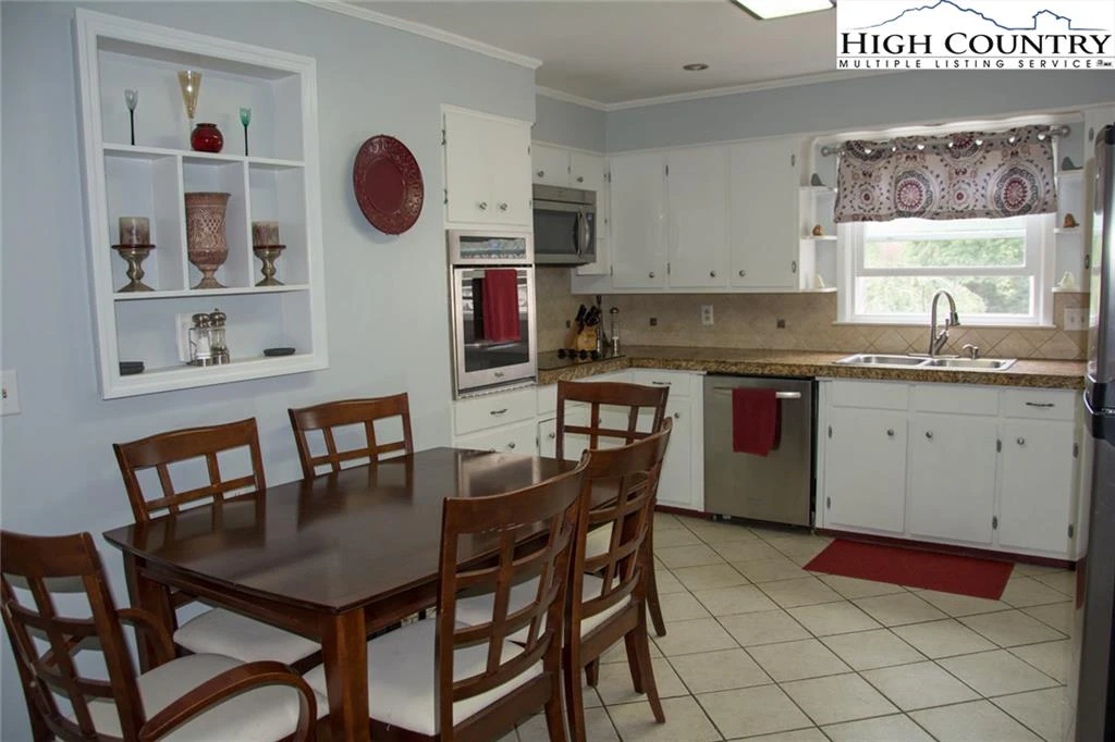 Image number 19 for the current listing