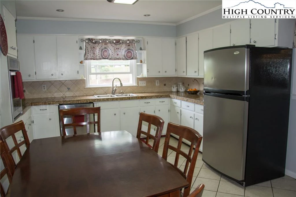 Image number 18 for the current listing