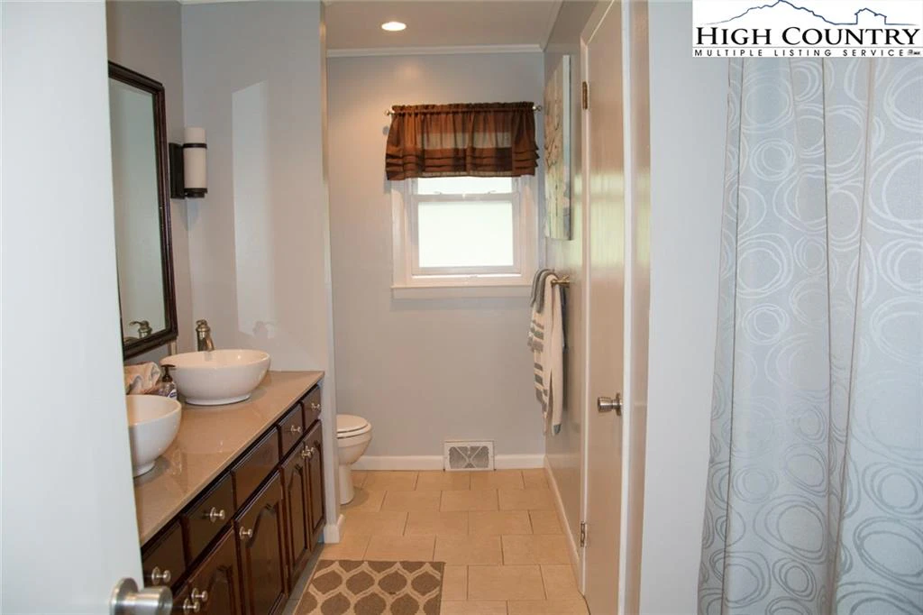 Image number 12 for the current listing