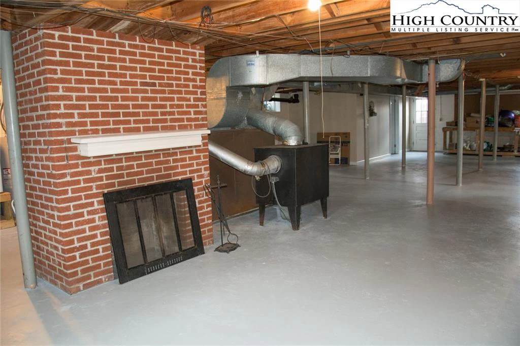 Image number 9 for the current listing