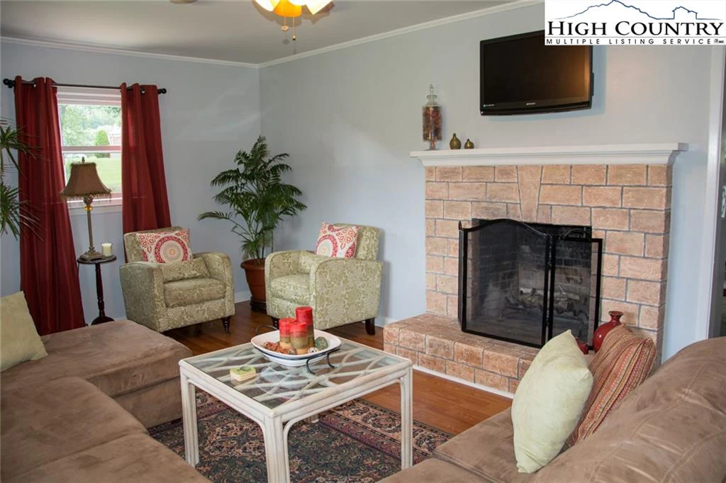 Image number 21 for the current listing