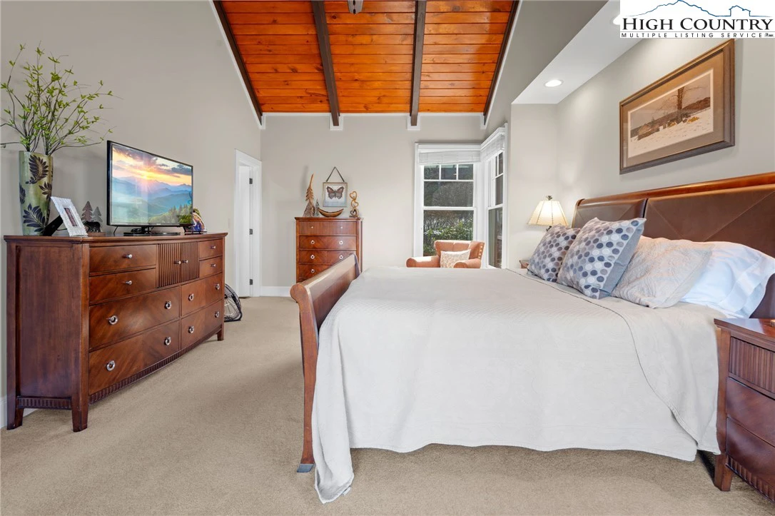 Image number 4 for the current listing
