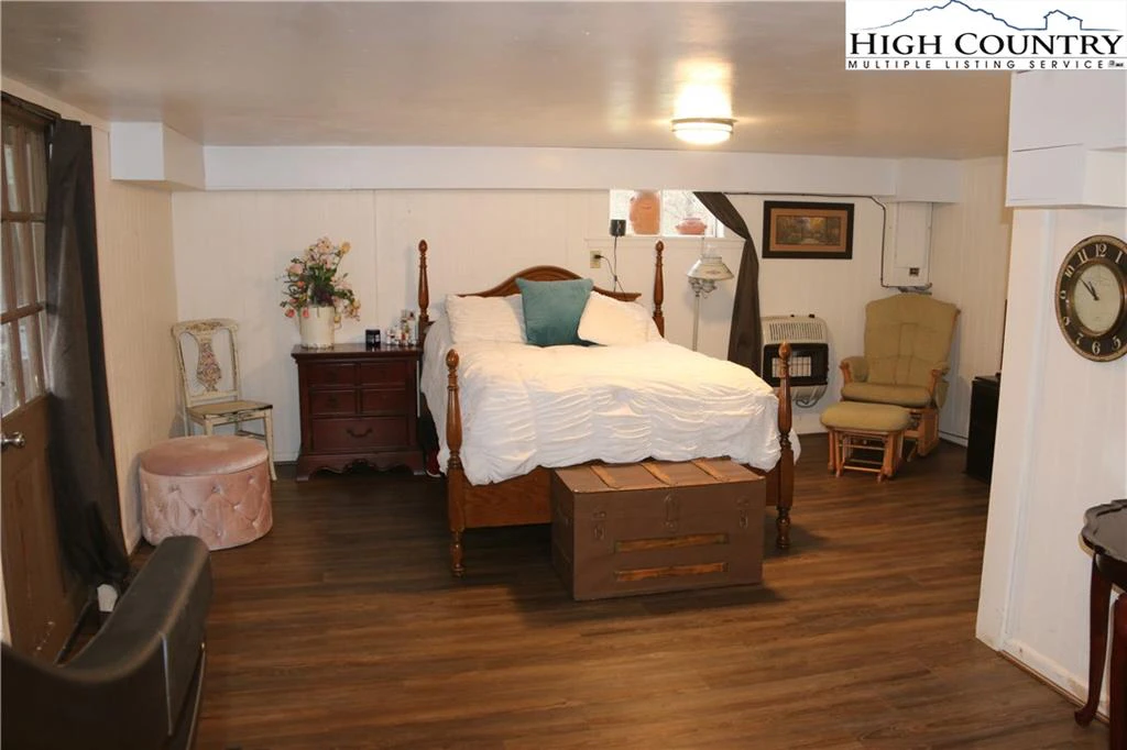 Image number 20 for the current listing