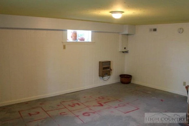 Image number 11 for the current listing