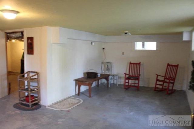 Image number 12 for the current listing