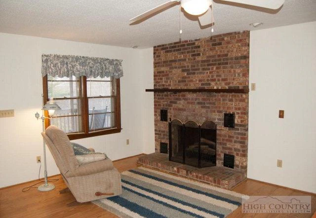Image number 6 for the current listing