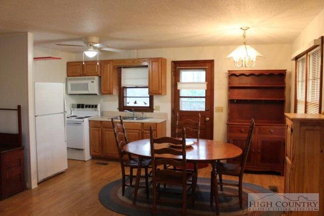 Image number 8 for the current listing