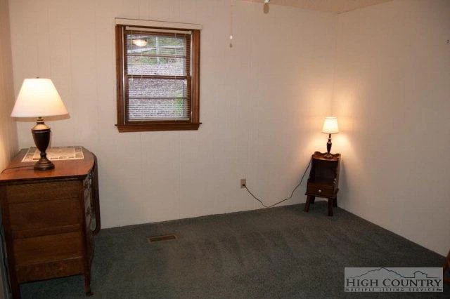 Image number 9 for the current listing