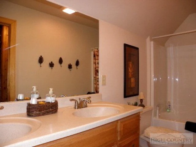 Image number 28 for the current listing