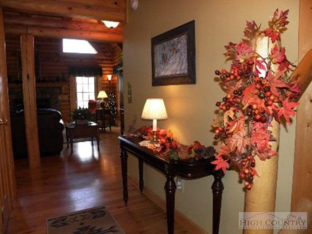 Image number 8 for the current listing