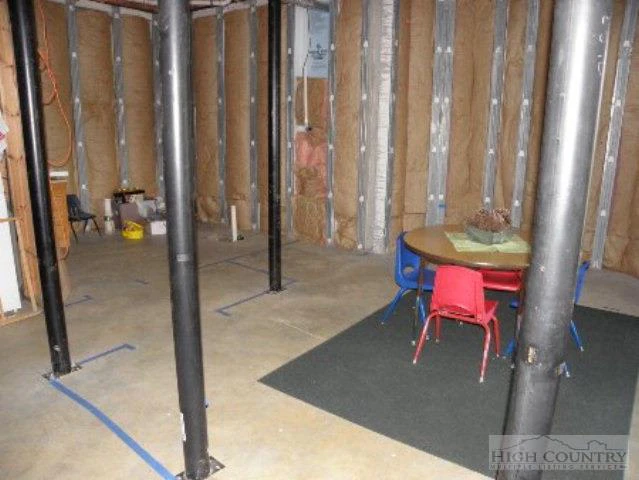 Image number 11 for the current listing