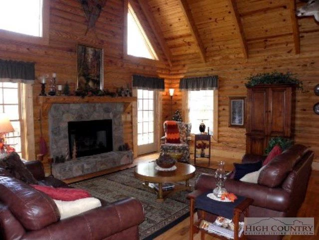 Image number 14 for the current listing