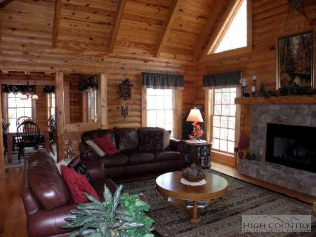 Image number 15 for the current listing