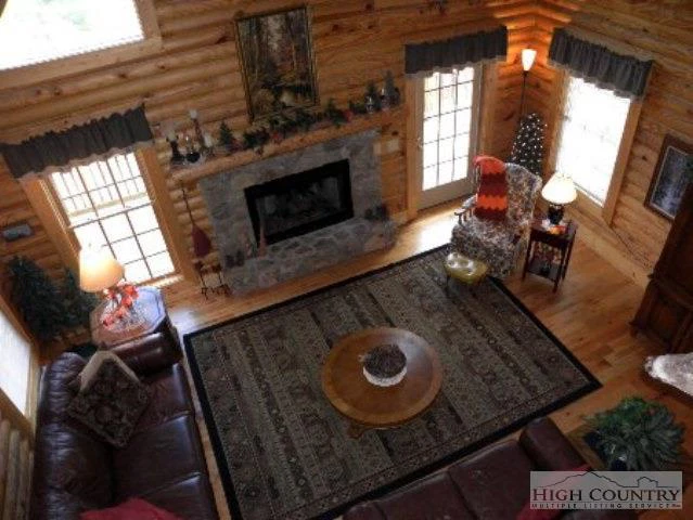 Image number 17 for the current listing