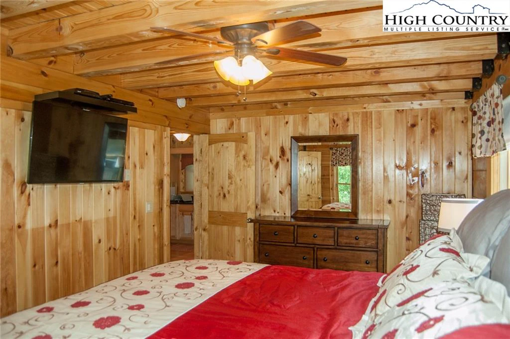 Image number 2 for the current listing