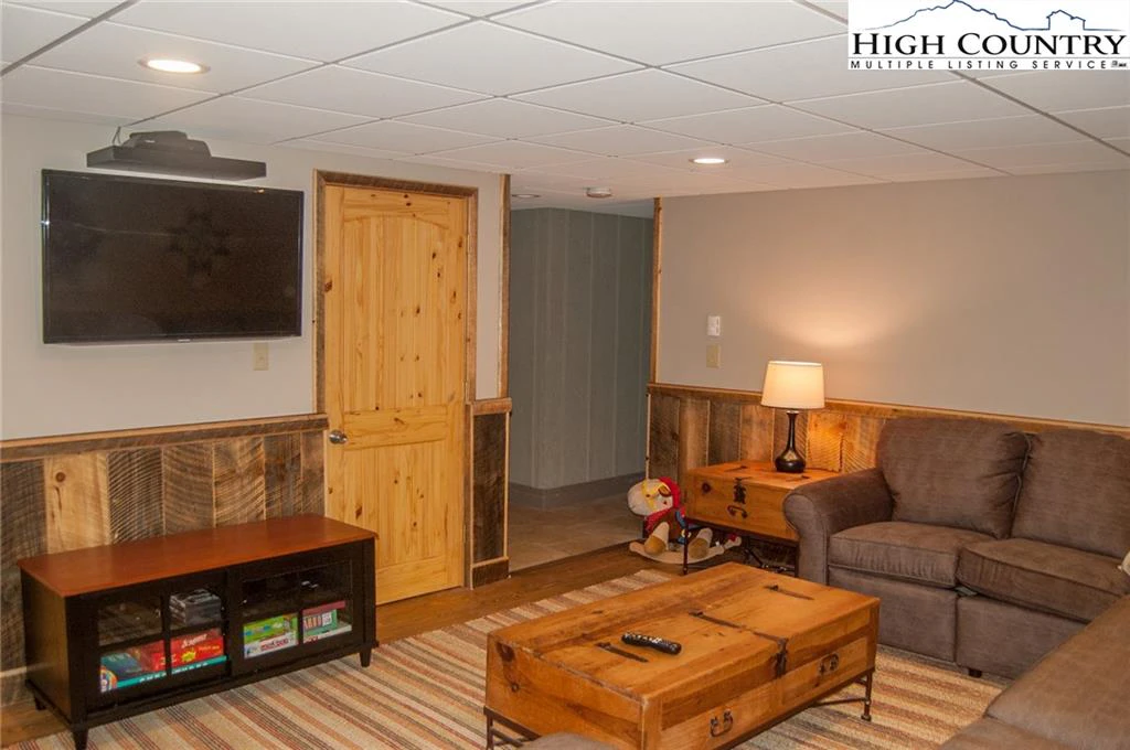 Image number 9 for the current listing