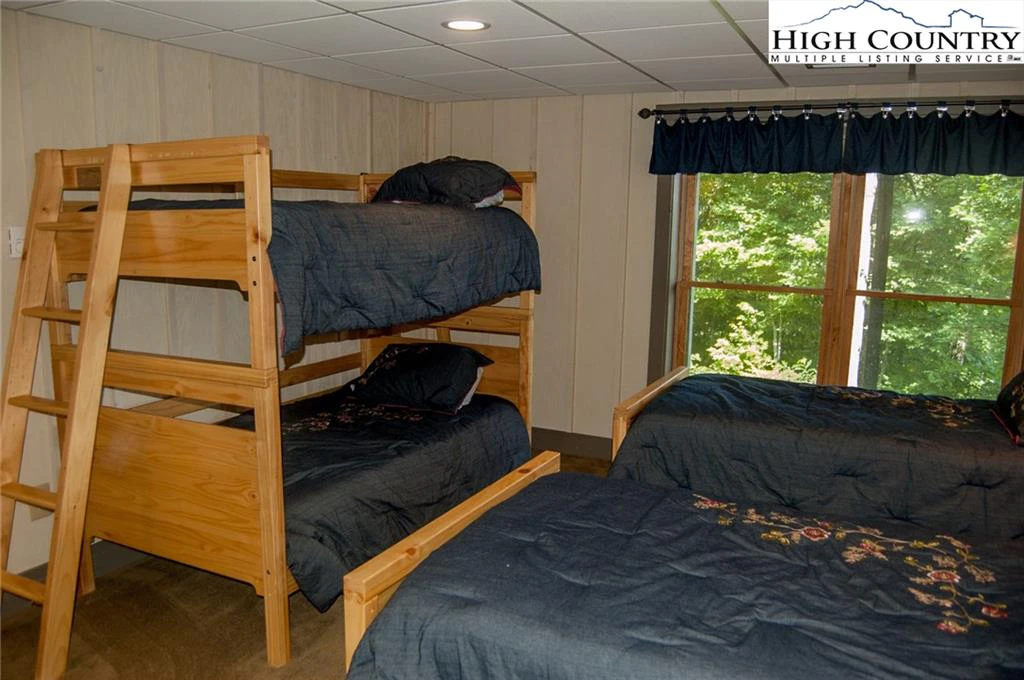 Image number 7 for the current listing