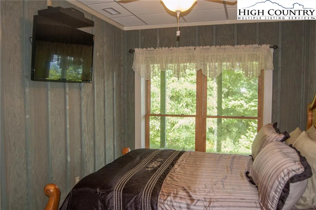 Image number 6 for the current listing