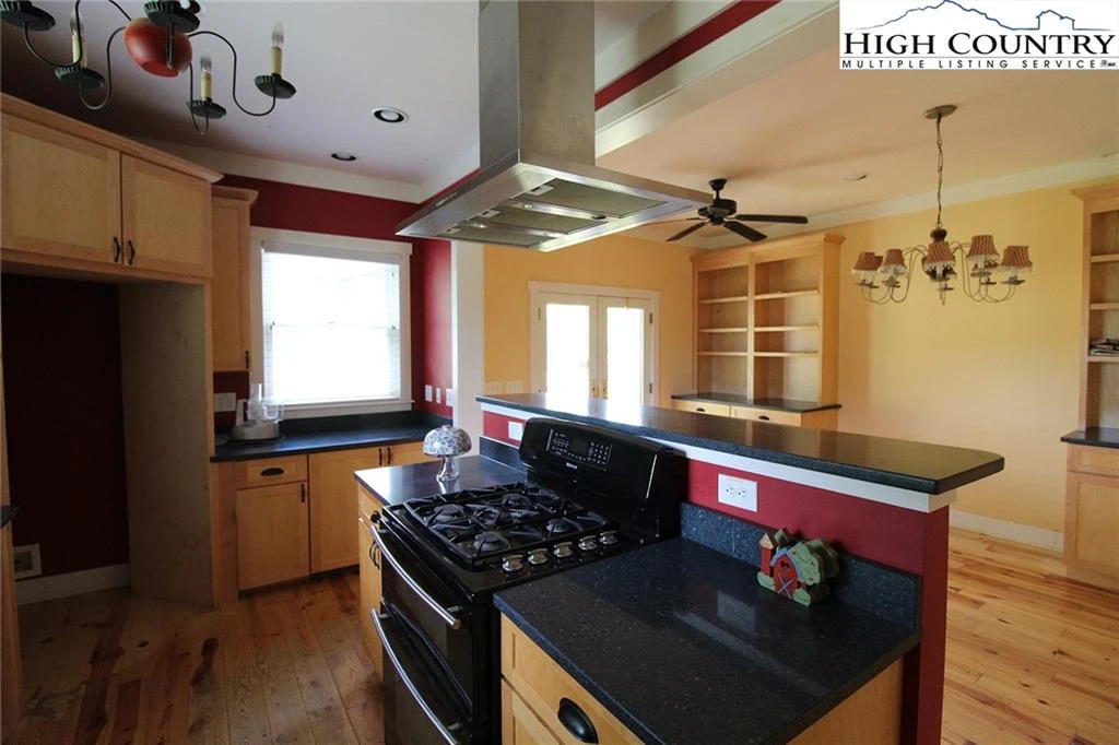 Image number 2 for the current listing