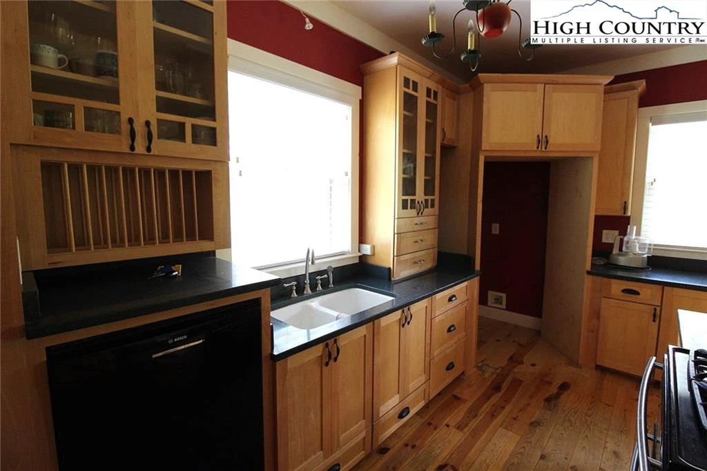 Image number 14 for the current listing