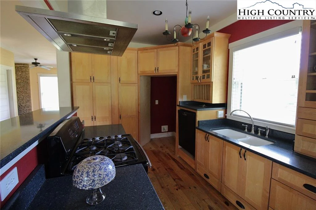 Image number 13 for the current listing
