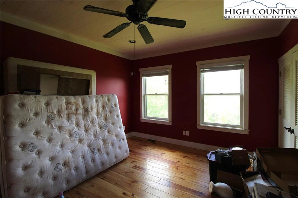 Image number 8 for the current listing