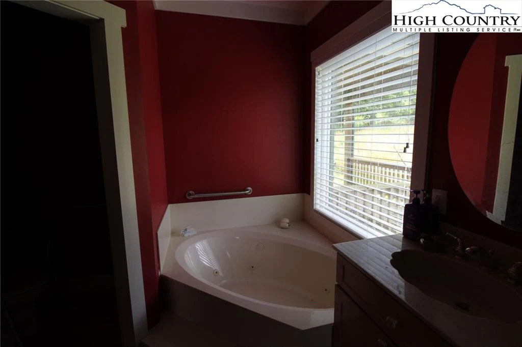 Image number 7 for the current listing