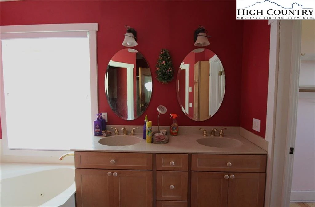 Image number 6 for the current listing