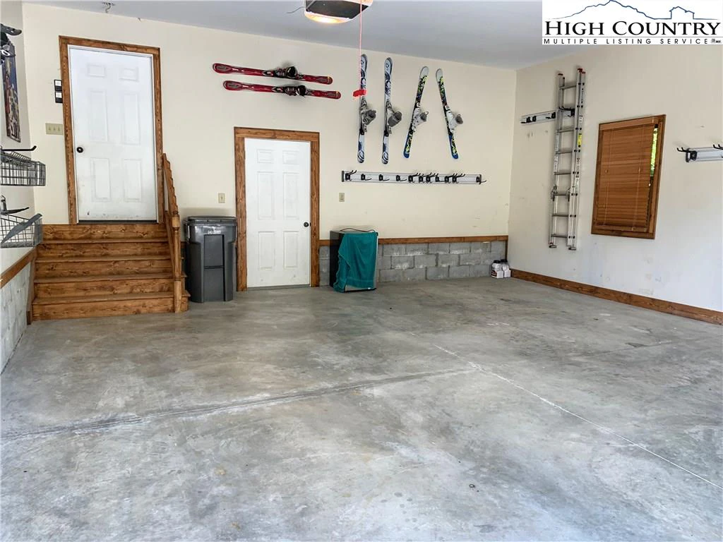 Image number 7 for the current listing