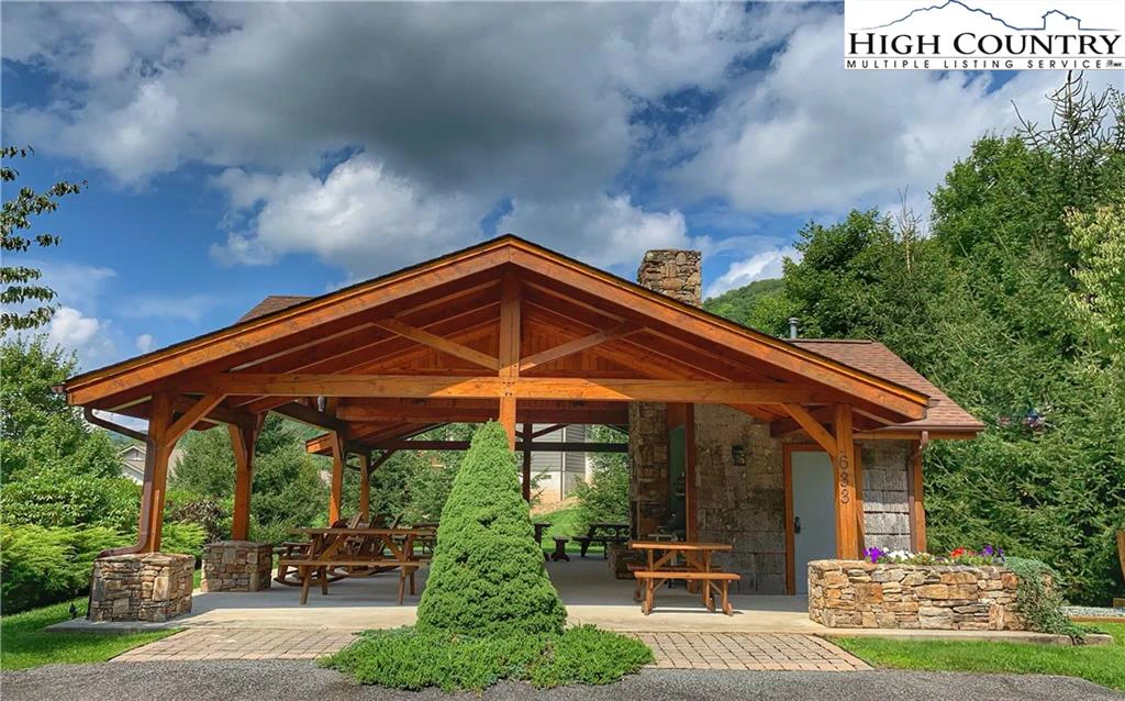 Image number 14 for the current listing