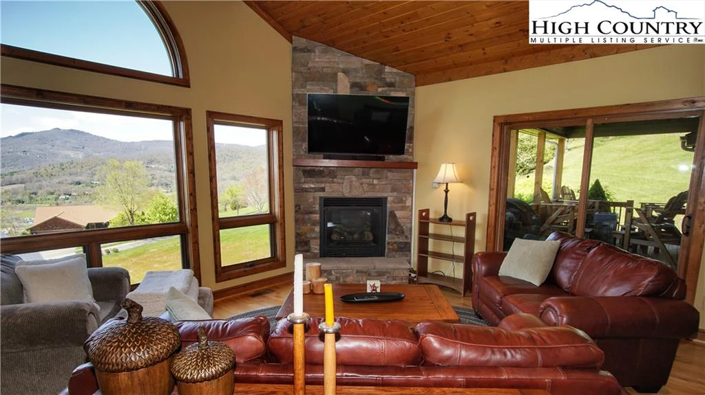 Image number 19 for the current listing